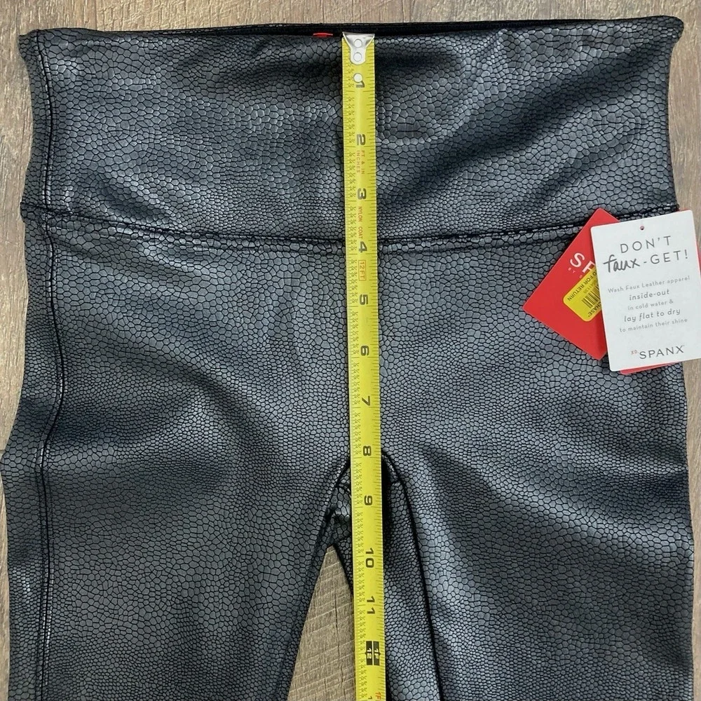 SPANX Shape NWT Faux‎ Leather Pebbled Legging in Pebble Grey Snakeskin Reptile S